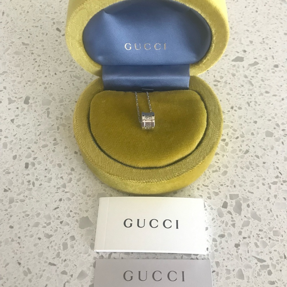 Gucci 18K White Gold Icon Twirl Necklace
